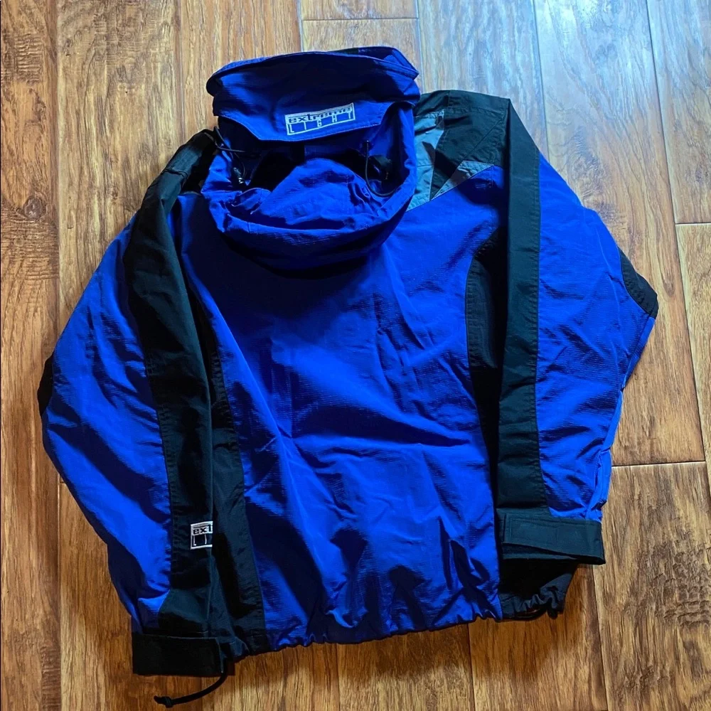 The North Face Men's medium extreme lightVibrant Blue and Black Ski Jacket